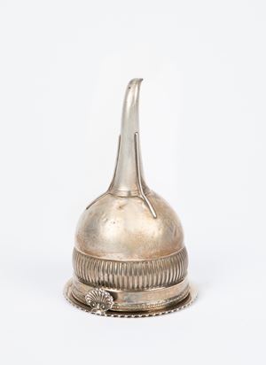 - Imbuto da vino in argento cesellato, marchi per Londra 1822