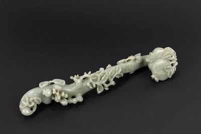 Scettro ruyi in giada celadon, Cina, fine secolo XIX