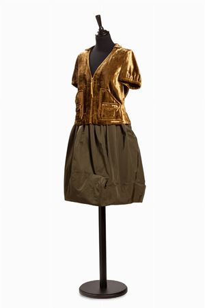 Lotto composto da top e gonna