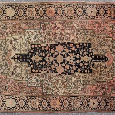 Tappeto persiano Sarouk, inizio XX secolo, cm 143 x 105