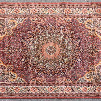 Tappeto a lavorazione meccanica, seconda metà del XX secolo, dimensioni 200 x 132 cm