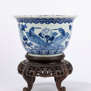 Cachepot in porcellana bianca e blu. Cina, fine secolo XIX