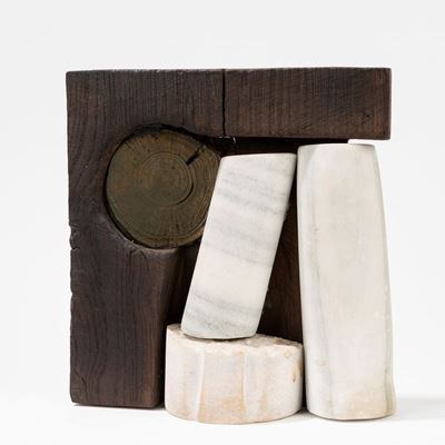 Scultura in marmo e legno