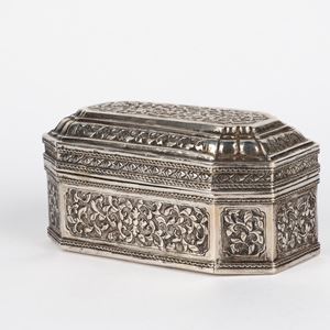 An octagonal silver box. Burma, 19th c.