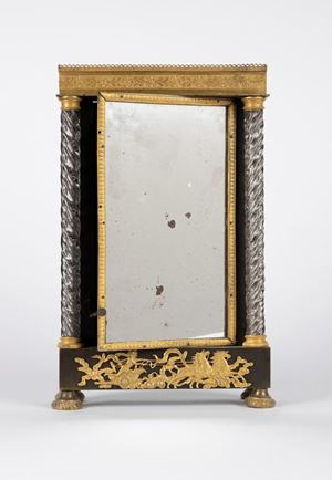 Contenitore a guisa di armadietto. Manifattura francese, secolo XIX