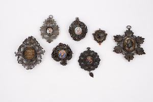 Sette cornici in filigrana d'argento contenenti smalti. Manifattura siciliana, secolo XVIII/XIX