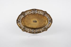 Vassoietto ovale in argento vermeille. Londra, Thomas Heming 1770
