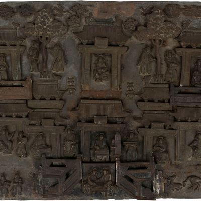 Placca con Bassorilievo in Bronzo Raffigurante Figure di Dignitari Entro Pagode, Cina Secolo XIX