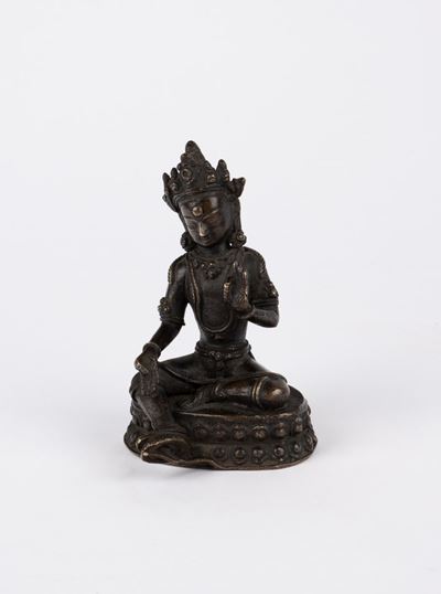 Scultura in bronzo dorato raffigurante Tara Verde, Tibet/Nepal, secolo XVIII/XIX