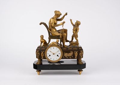 Orologio da Appoggio Francese in Marmo Nero e Bronzo Dorato al Mercurio. Epoca Impero.