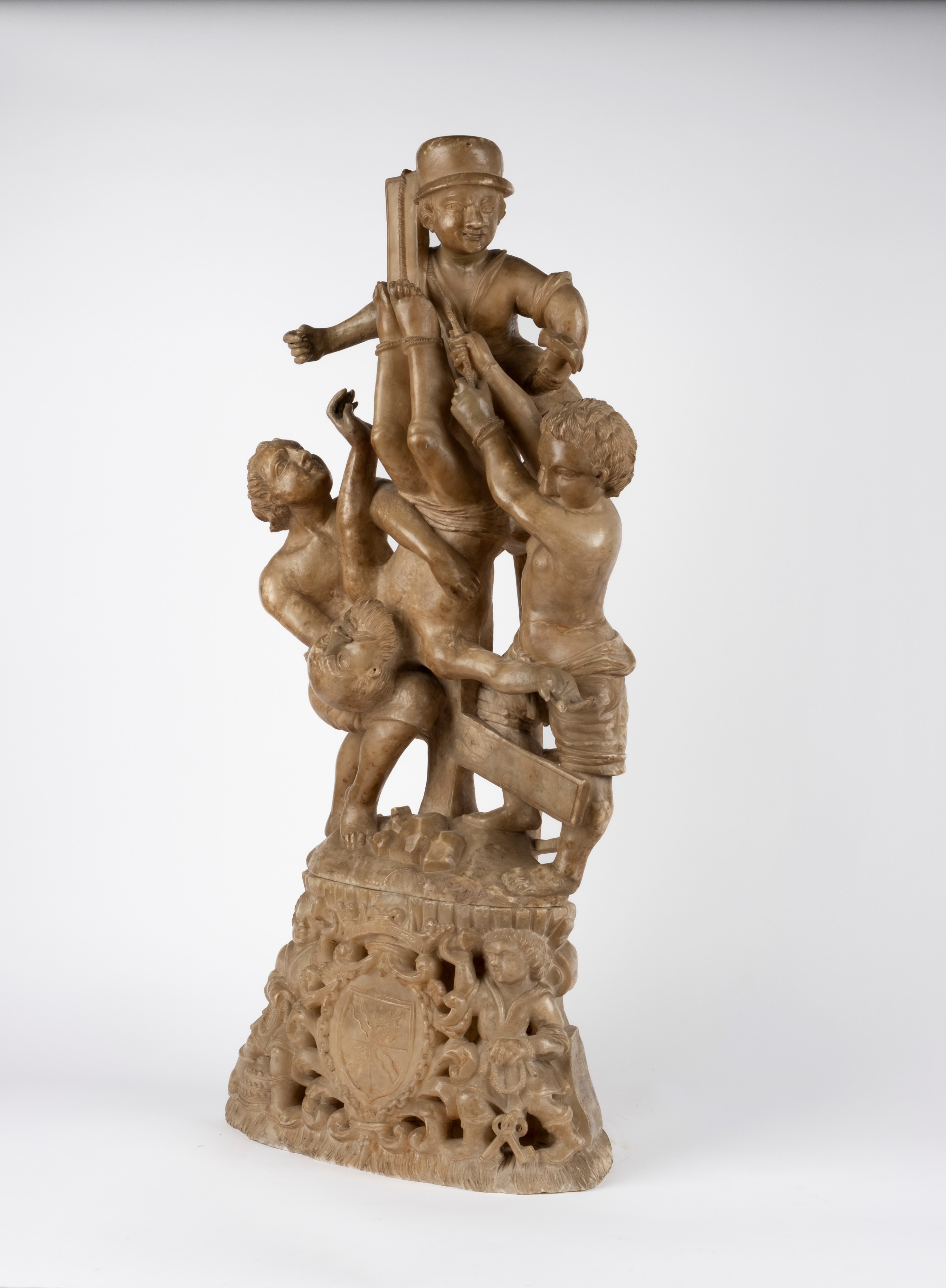 Scultura in Alabastro Raffigurante "martirio di San Pietro". Sicilia, Secolo XVII