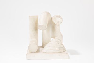 Scultura in marmo bianco