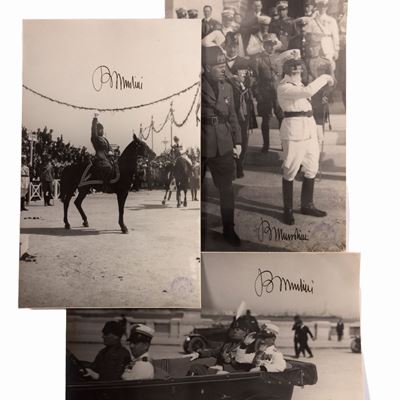 Mussolini, Viaggio a Tripoli - Lotto di tre fotografie autografe