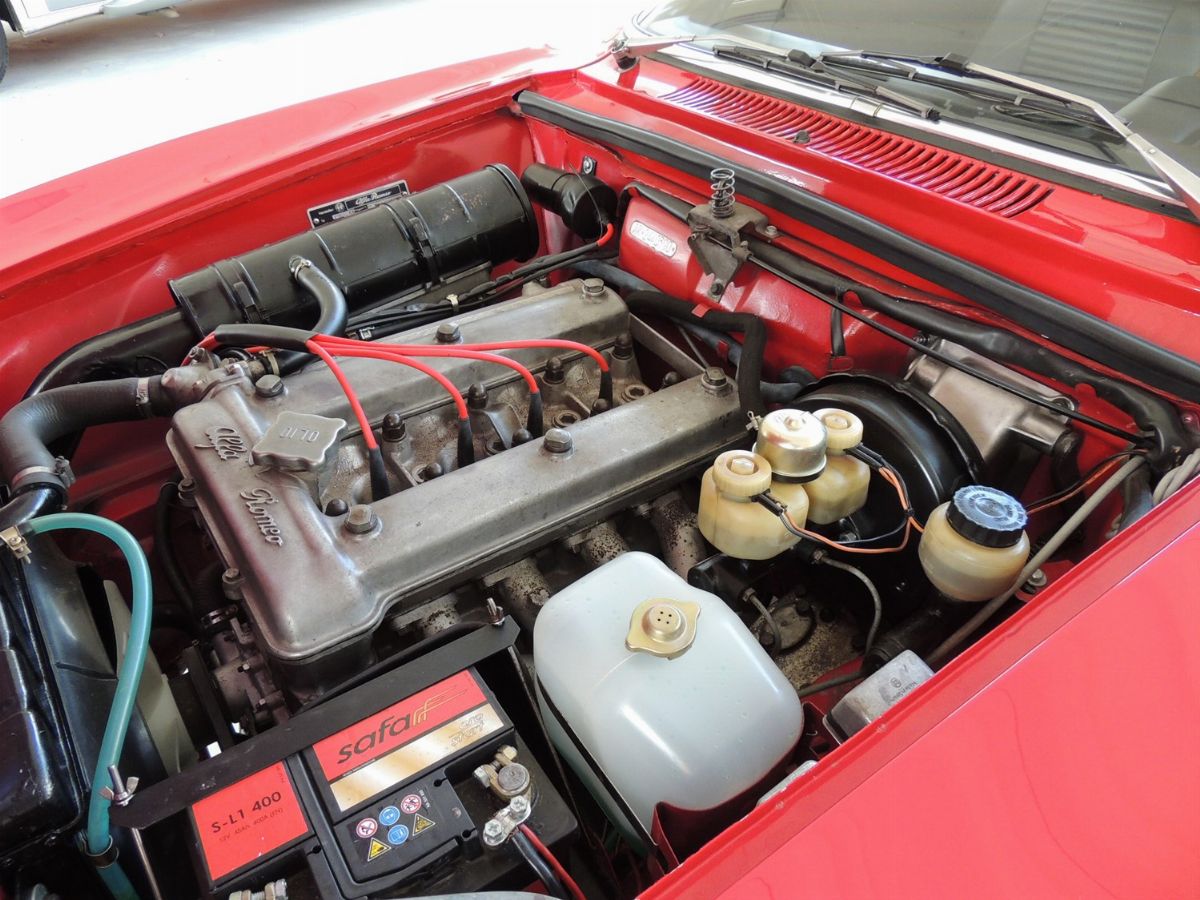 Alfa Romeo 2000 GT Veloce (Bertone)