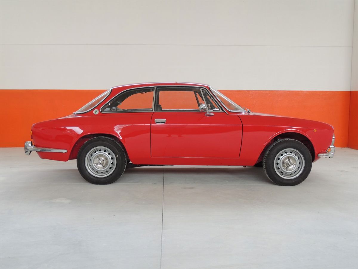 Alfa Romeo 2000 GT Veloce (Bertone)