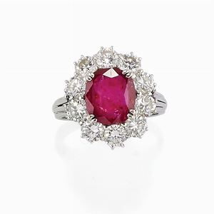 Anello con rubino e diamanti