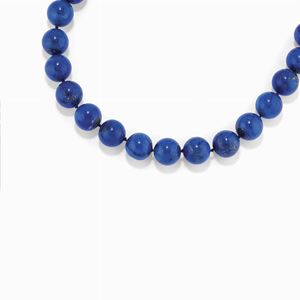 A 18K white gold and lapislazuli necklace