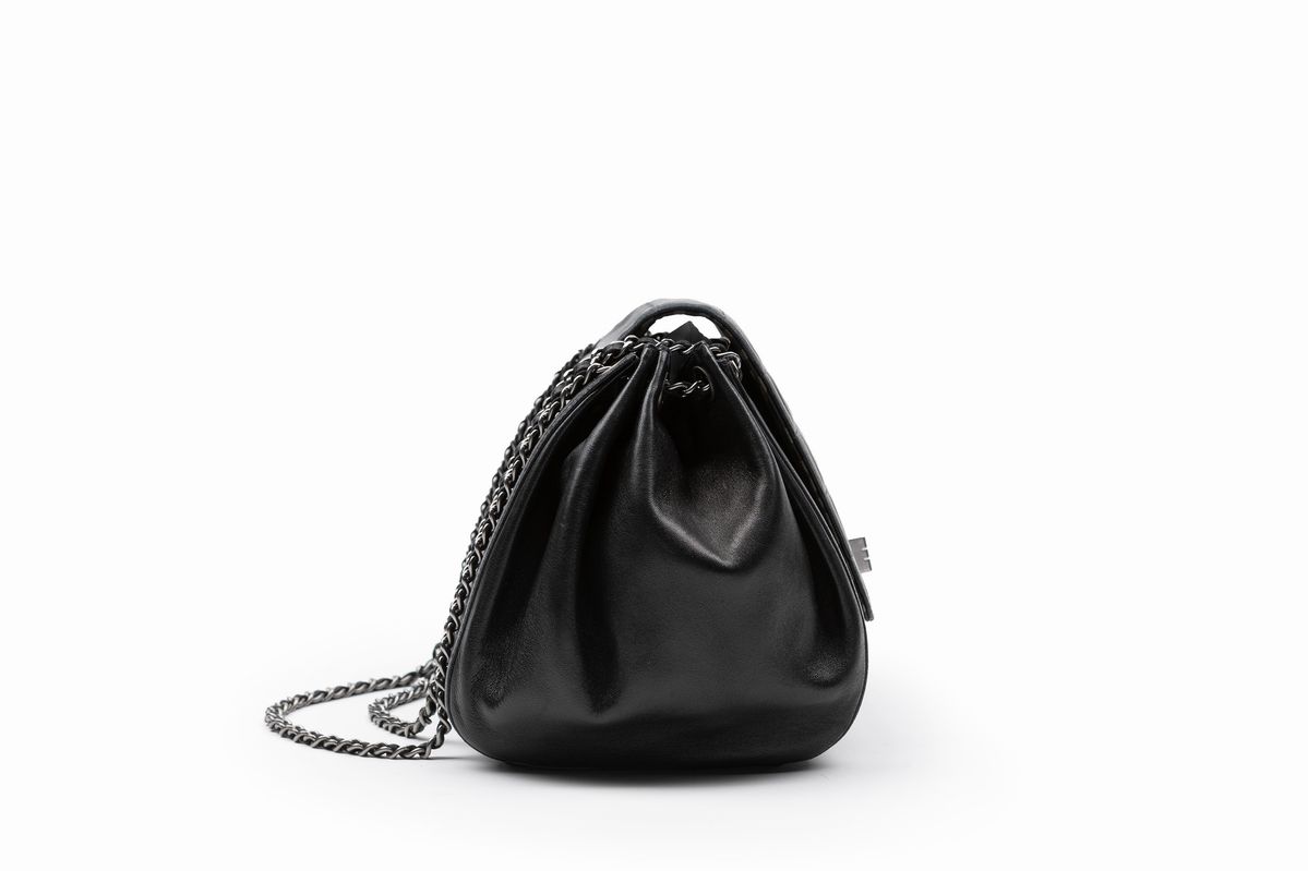Chanel - Borsa in nappa nera con tracolla a catena, 2000