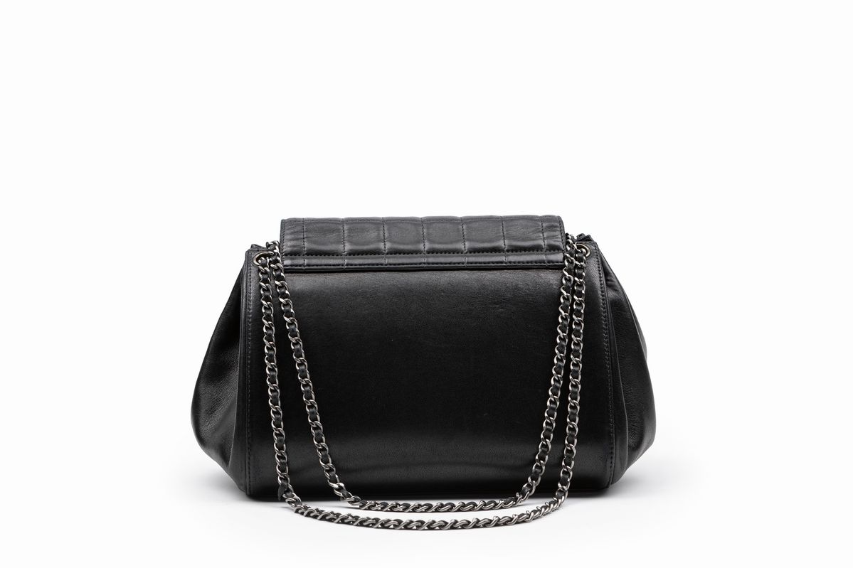 Chanel - Borsa in nappa nera con tracolla a catena, 2000