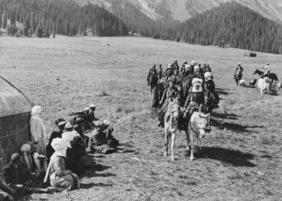 Donne Kirghise a cavallo - Stampa alla gelatina ai sali d'argento, 1936