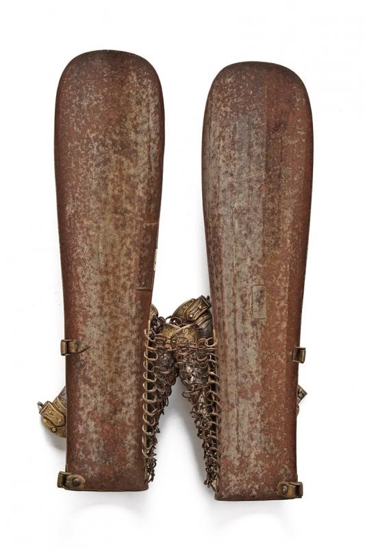 Bracciali di origine polacca o tartara, metallo inciso, lunghezza 30 cm, circa 1700