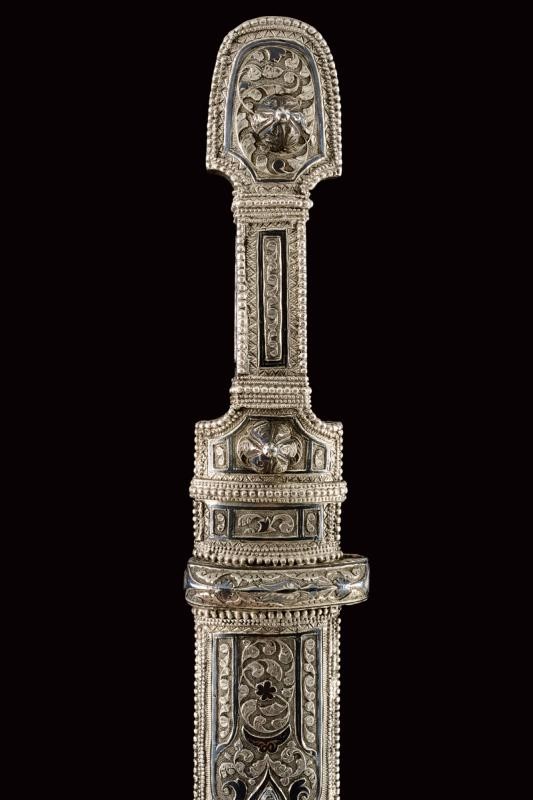 Kindjal caucasico con fornimenti in argento, circa 1900