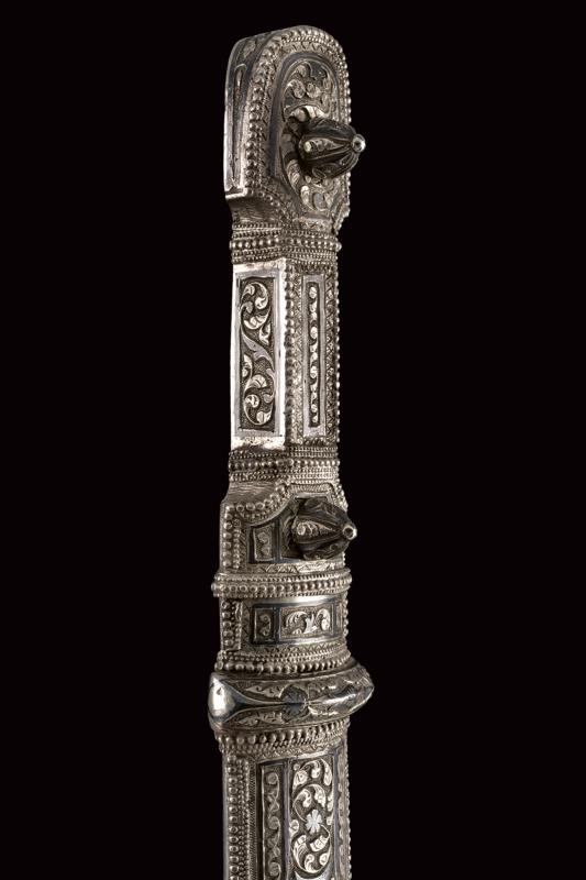Kindjal caucasico con fornimenti in argento, circa 1900