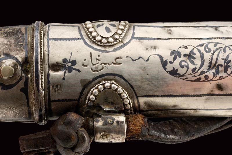 Bel kindjal, lama dritta a due fili con fornimenti in argento, Caucaso, circa 1900