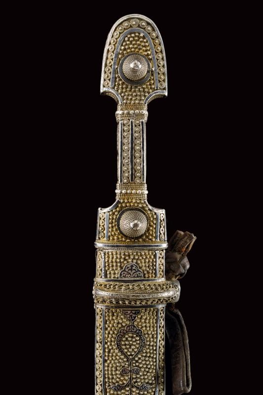 Bel kindjal, lama dritta a due fili con fornimenti in argento, Caucaso, circa 1900
