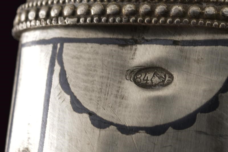 Kindjal, Lama dritta a doppio filo con decorazioni in argento e manico in dente di tricheco, Fine...