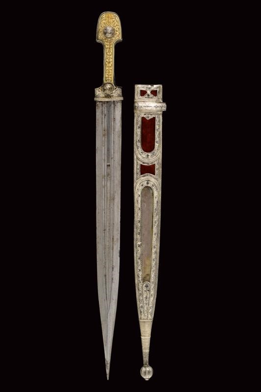 Kindjal, Lama dritta a doppio filo con decorazioni in argento e manico in dente di tricheco, Fine...