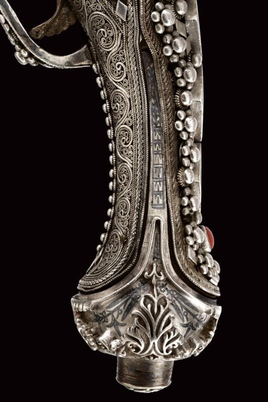 Pistola a pietra focaia, Impero Ottomano, 1800 circa, con fornimenti in argento in stile Ali Pash...