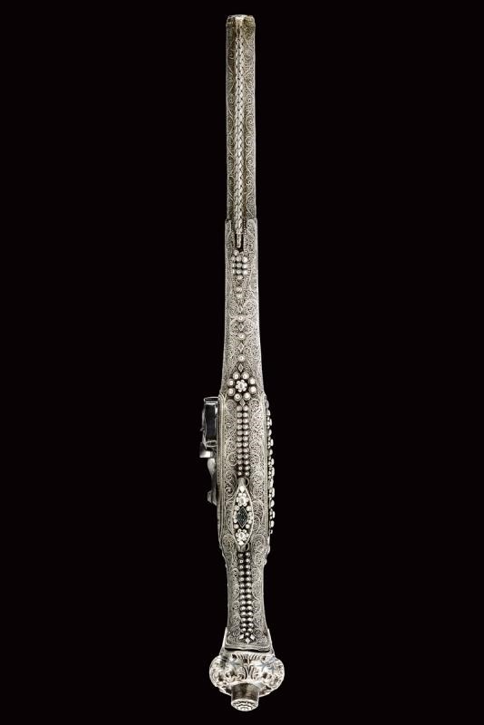 Pistola a pietra focaia, Impero Ottomano, 1800 circa, con fornimenti in argento in stile Ali Pash...