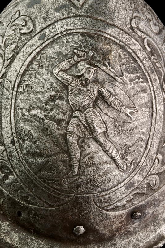 Morione sbalzato, Italia, 1600 circa, altezza 25 cm