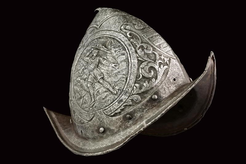 Morione sbalzato, Italia, 1600 circa, altezza 25 cm