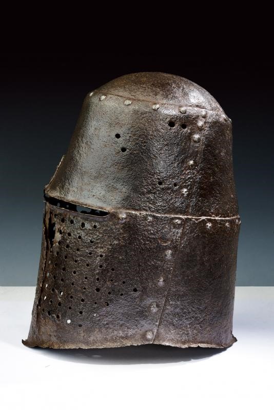 Elmo pentolare da cavaliere, ferro, Seconda metà del XIV Secolo