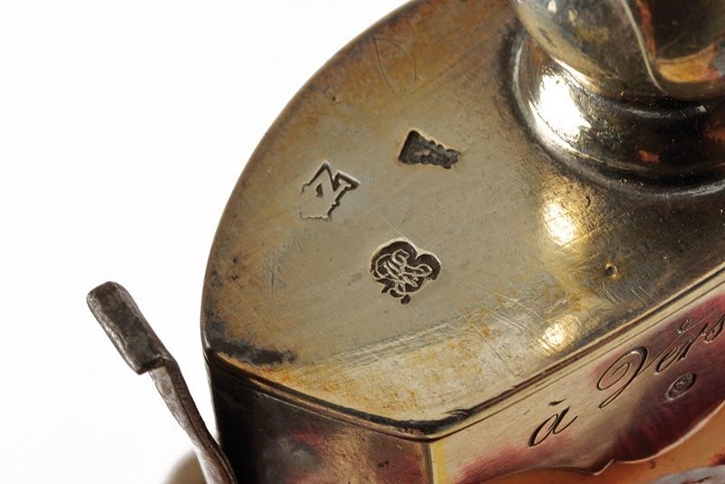 Boutet et Fils, Fiasca da polvere in corno di mucca pressato con parti in argento
