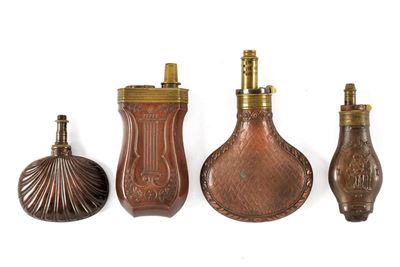 Lotto di quattro fiasche decorative in rame e ottone, Francia XIX Secolo