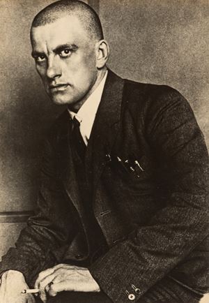 Rodchenko Alexander - Portrait of Vladimir Mayakovsky