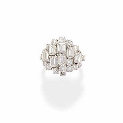Anello in oro bianco 18k con diamanti taglio brillante e rettangolare