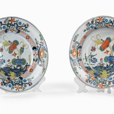 Lotto Composto da Due Piatti in Maiolica Decoro al "garofano", Faenza Conti Ferniani, Secolo XVII...