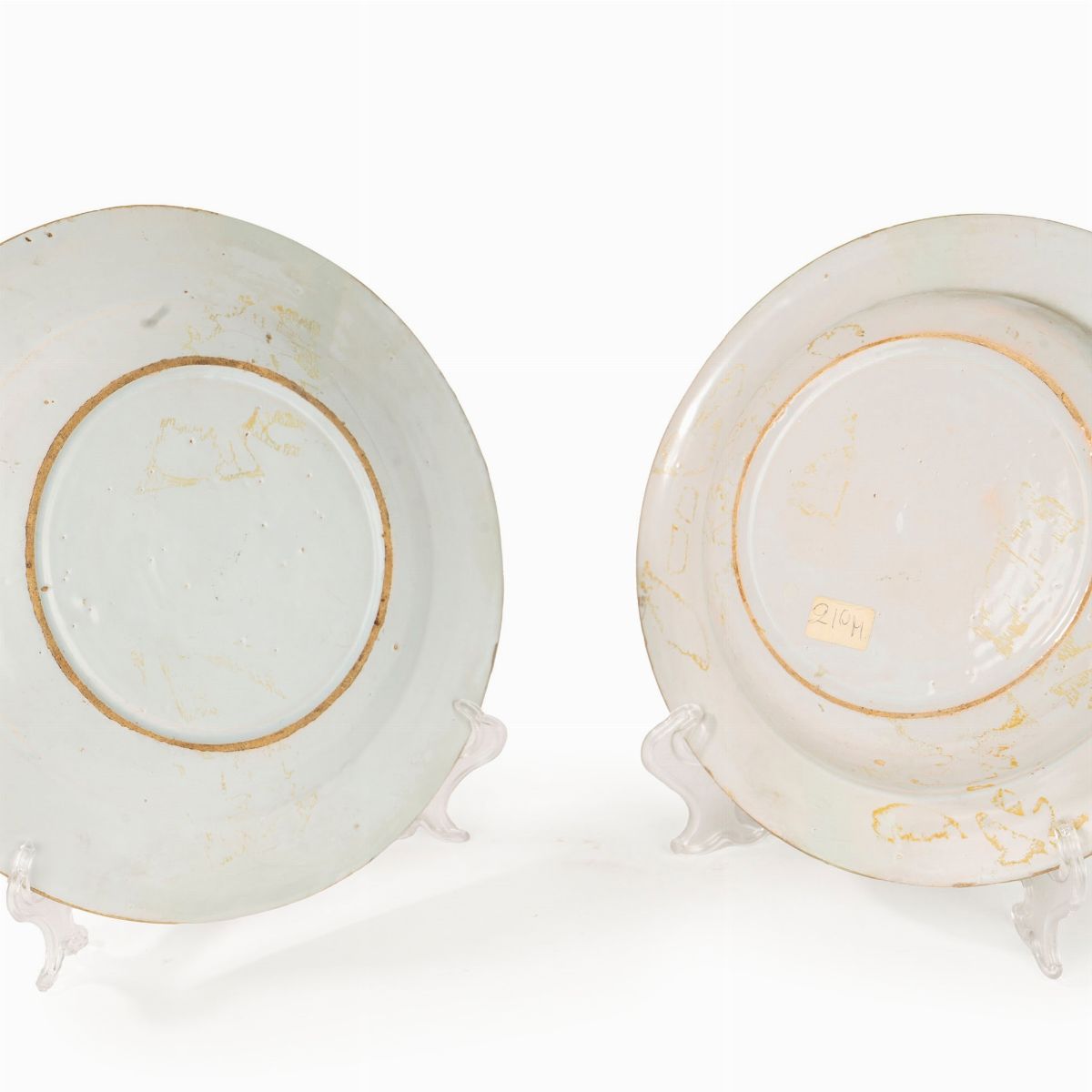 Lotto Composto da Due Piatti in Maiolica Decoro al "garofano", Faenza Conti Ferniani, Secolo XVII...