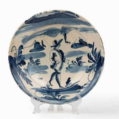 Piatto in Maiolica Bianca e Blu con Figura Centrale, Savona Secolo XVII