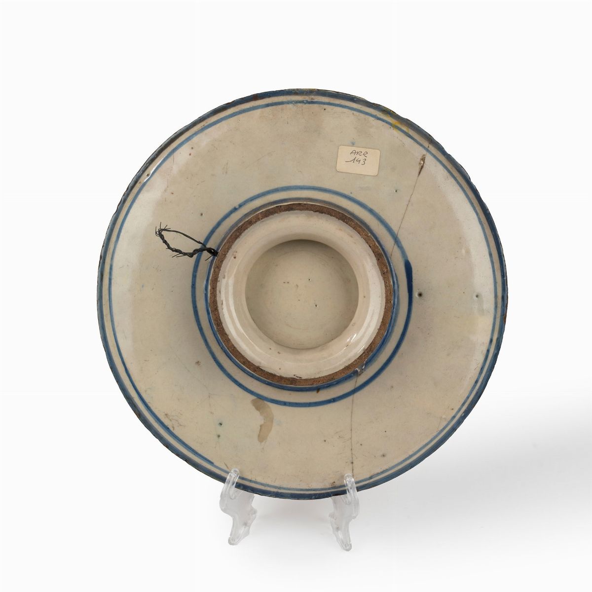 Alzata in Maiolica Policroma Raffigurante Diana e Atteone, Secoli XVII-XVIII