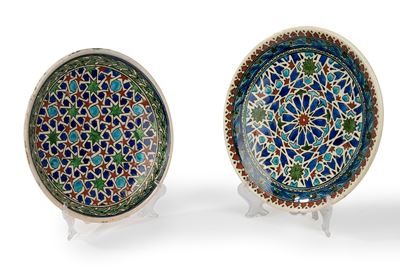 Due Piatti in Ceramica Kutahya, Turchia, Secoli XIX - XX