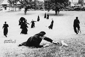 Giacomelli Mario - Io non ho mani che mi accarezzino il volto