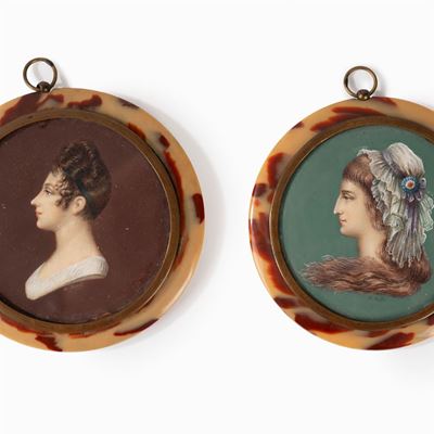 Coppia di Miniature Raffiguranti Due Profili di Donne, Secolo XVIII