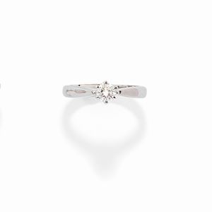  - Anello con diamante