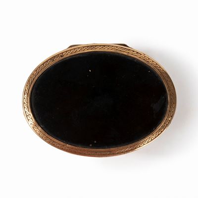 Tabacchiera Nera in Corno Laminata in Oro, Secolo XVIII