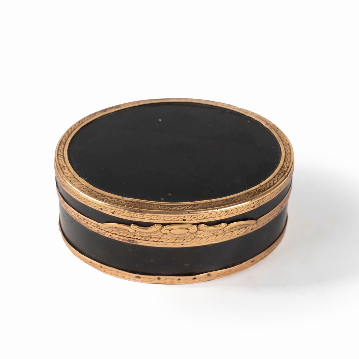 Tabacchiera Nera in Corno Laminata in Oro, Secolo XVIII